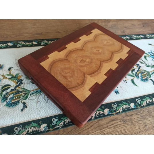 Lõikelaud saarest ja mahagonist.jpg