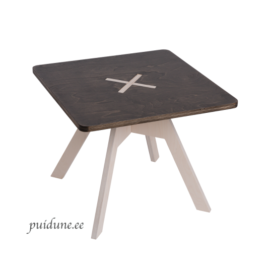 Puidust kandiline lastelaud must.png