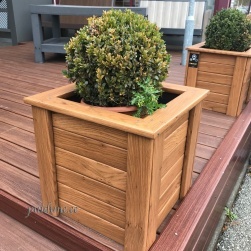 Lillekast 50x50cm plastikprofiilist