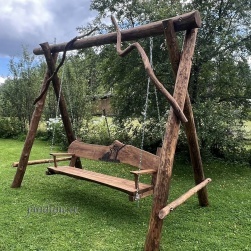 Puidust suur kiik